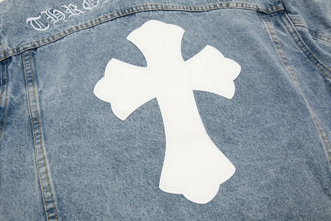 P240 Style number: H122 Chrome Hearts CH cross leather label patch with Sanskrit letters for couples, washed denim jacket, shirt jacket. Super popular style is here. The best item for this weather, cool oversize style. The classic white cross logo is all over the whole dress, and the large cross leather label on the back is the finishing touch. It is generous and full of personality without being exaggerated. It is a perfect versatile style for spring and summer! It is made of 100% denim cotton fabric with heavy thread count and washed with water to ensure a stiff and tough shape while being comfortable and breathable against the skin. The high-density embroidery of Sanskrit letters is ultra-exquisite. The original molded custom buttons, large cross leather label, and Croxin's silver jewelry details are all luxurious! Casual and loose version, lazy and casual, the same style for men and women. It is very trendy to match it with sweatpants and wide-leg pants. The focus is on versatility. It can be used as a jacket in spring and autumn. Size: S-XL Color: blue